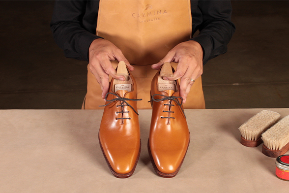 HOW TO CLEAN BOX CALF LEATHER SHOES · CARMINA SHOEMAKER 
