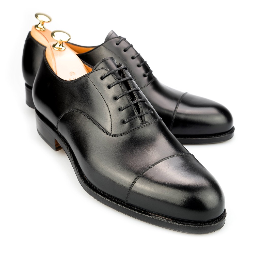 capped oxford shoe